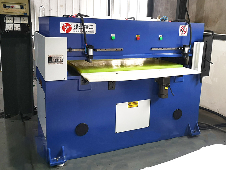 精密四柱裁断机
