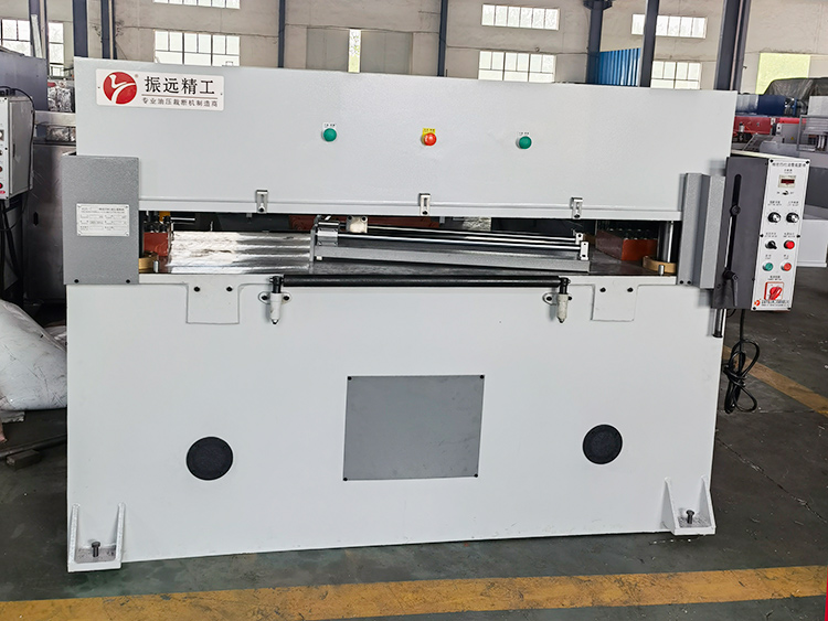 精密四柱裁断机