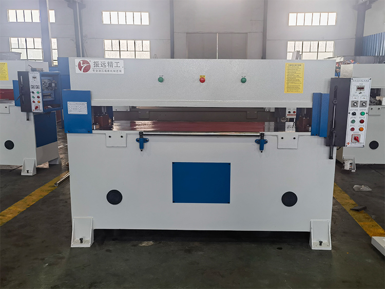 精密四柱裁断机