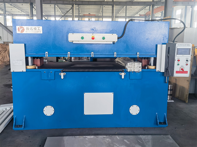 蓝色精密四柱裁断机
