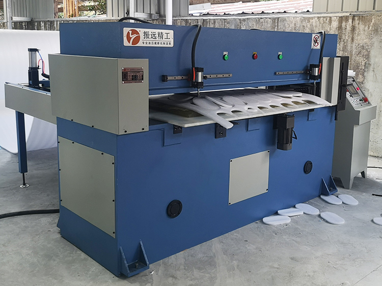 蓝色精密四柱裁断机
