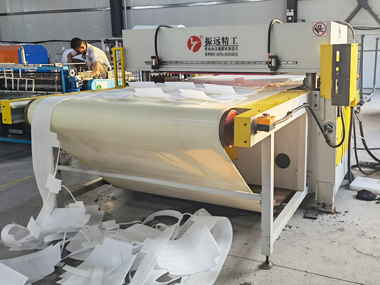 全自动输送带裁断机