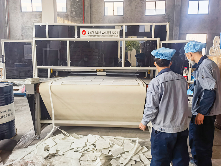 全自动输送带裁断机