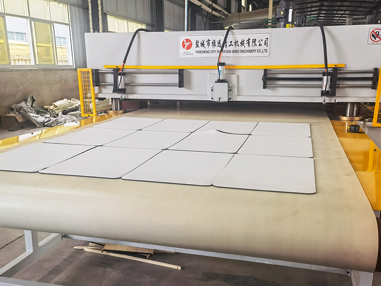 全自动输送带裁断机