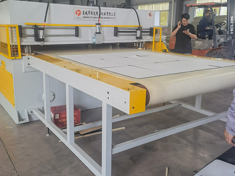 全自动输送带裁断机