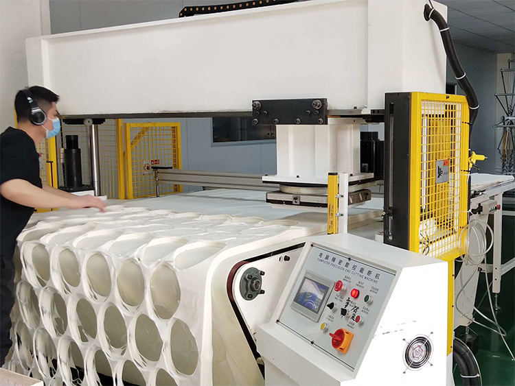 全自动移动式裁断机