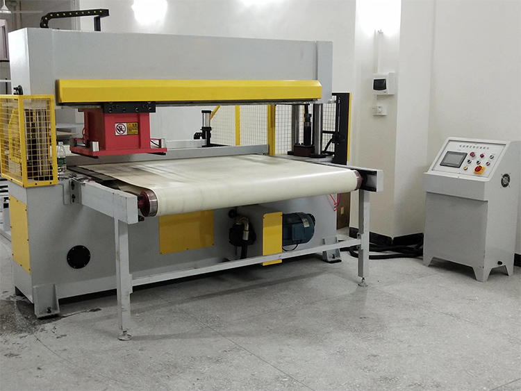 全自动移动式裁断机