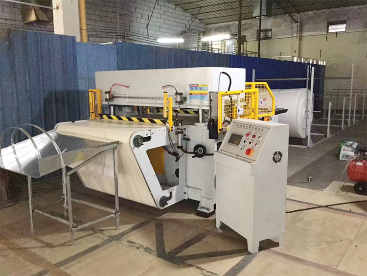 全自动移动式裁断机