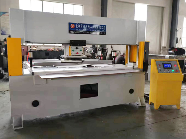 全自动输送带移动式裁断机