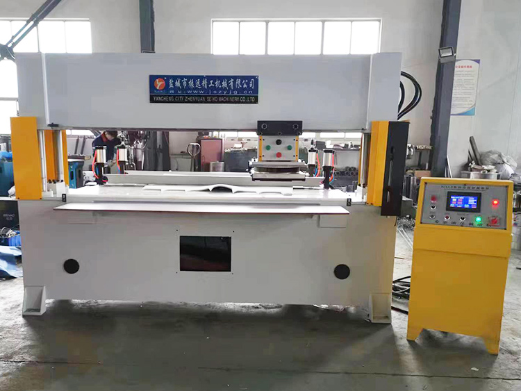 全自动输送带移动式裁断机