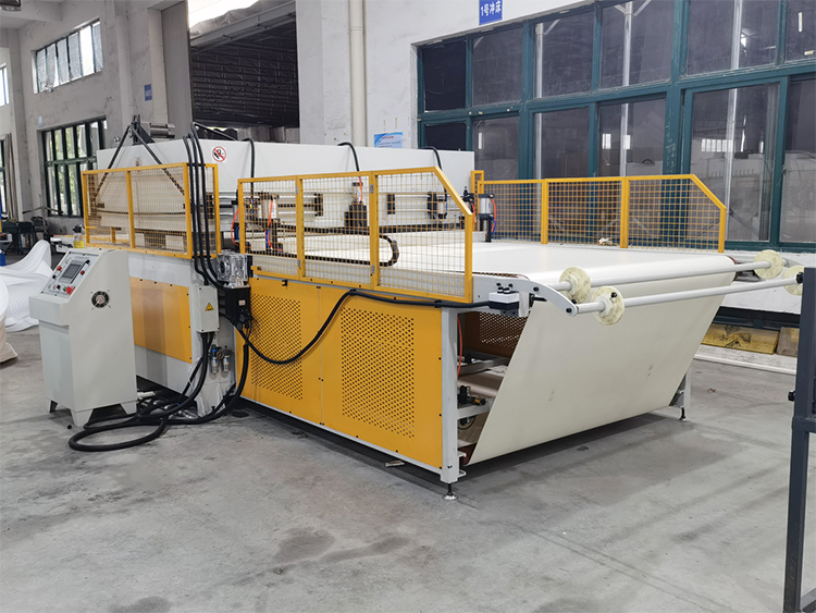 全自动输送带移动式裁断机