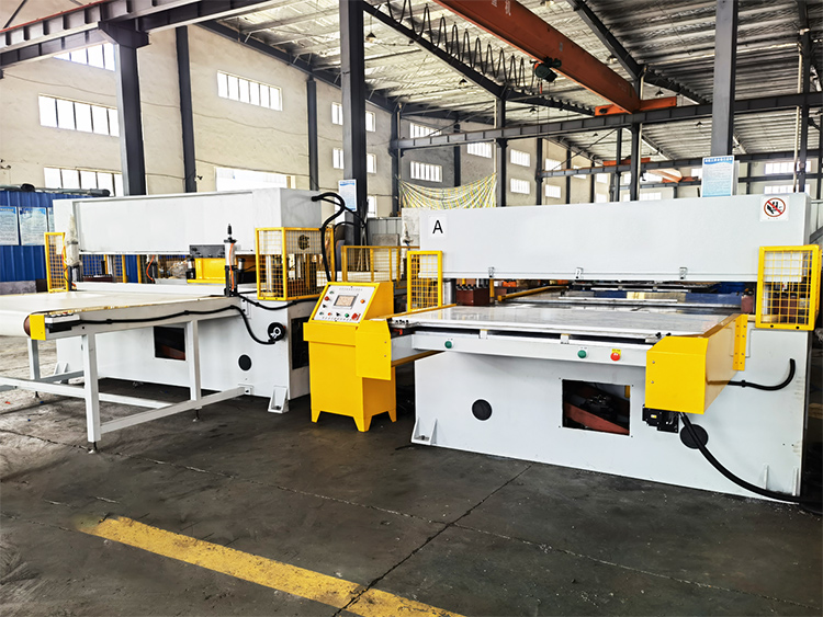 全自动输送带移动式裁断机