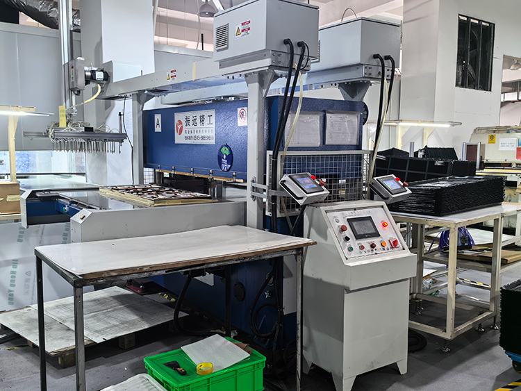 双面送料裁断机