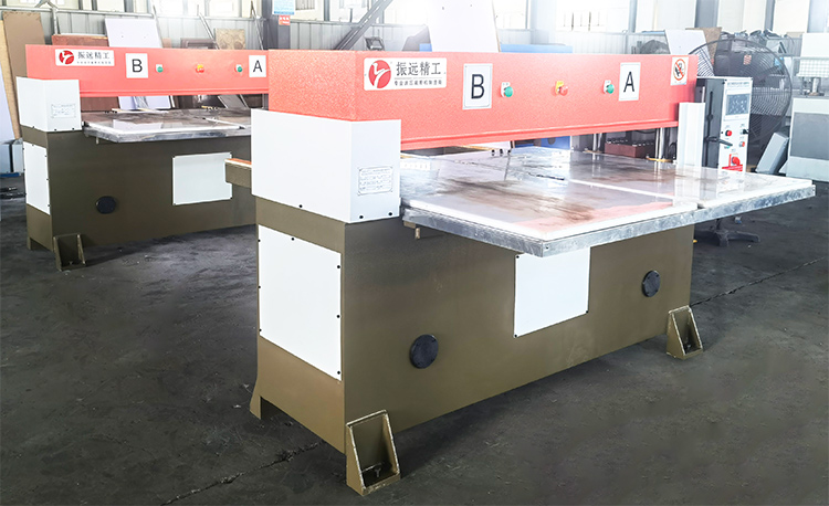 精密四柱裁断机